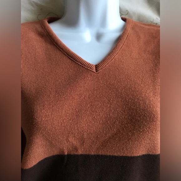 Erik Stewart , size S , women sweater , V neck , long sleeves , crochet 🧶! - Picture 9 of 16